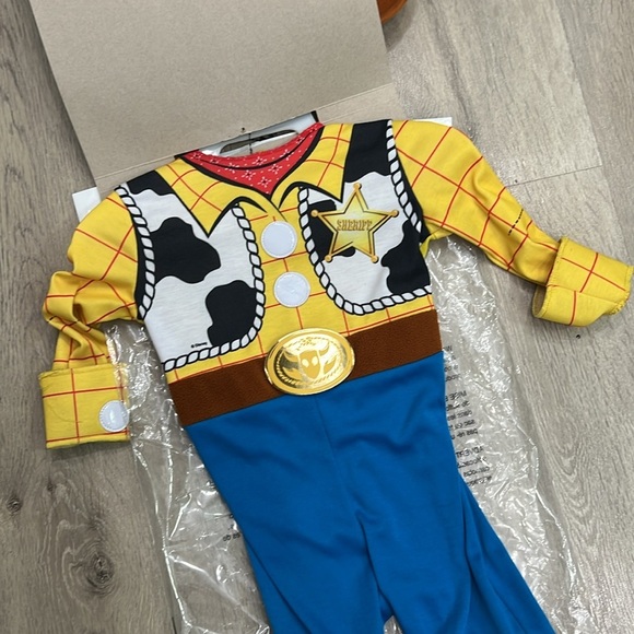 Toy Story Woody 12-18 Months Snap closure with Hat Like New - Picture 4 of 4